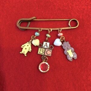 Vintage brooch/pin for the new Mom or Mom -to- Be. Whimsical. 2 in long